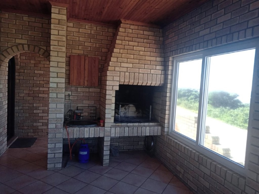6 Bedroom Property for Sale in Aston Bay Eastern Cape